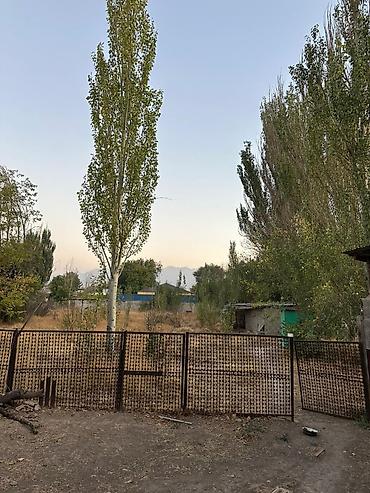 Продажа коттеджей и домов: Продается дом в г. Токмак в центре 20 соток. Дом кирпичный, отопление — 6