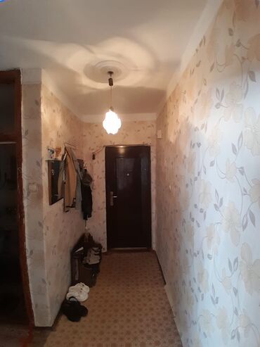 Uzunmüddətli kirayə mənzillər: 1 otaqlı mənzil – geniş və işıqlı zal Təsvir:salam - Geniş, günəş — 7