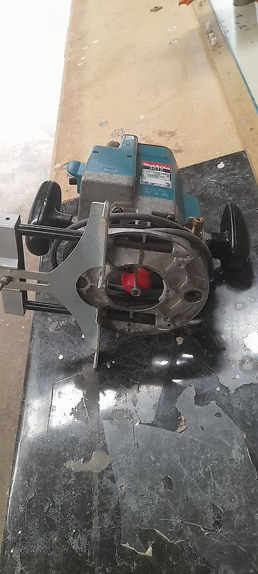 frez stanoku: Makita 3612 frezə (yiv açma/oyma üçün üst frezə) - Güc: 1650 W - — 2