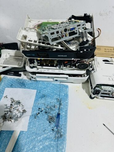 Digər ehtiyat hissələri: Proyektor lampaları və ehtiyat hissələri dəsti - Müxtəlif model — 60