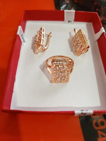 Tuflilər: Üzük və sırğalar - Metal: qızılı tonlu qirmizi rus qizili rengi - — 12