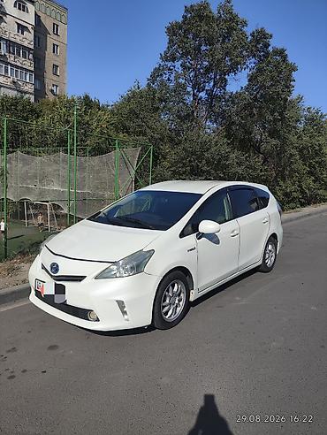хорошие машины: Toyota Prius V: 2012 г., 1.8 л — 2