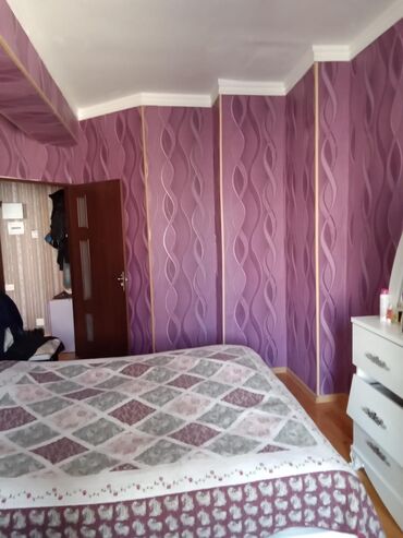 Uzunmüddətli kirayə mənzillər: 2 otaqlı mənzil – tam mebel və texnika ilə - Geniş qonaq otağı: 4 — 6