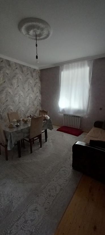 Uzunmüddətli kirayə mənzillər: Satılır: - Plan: geniş zal, ayrıca mətbəx, iri sanitar qovşaq (duş — 4