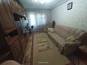 куплю 3 комнатную квартиру в бишкеке: 3 бөлмө, 59 кв. м, 104-серия, 2 кабат, Косметикалык ремонт