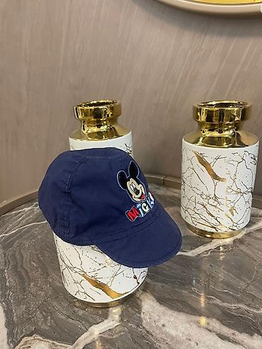 oğlan paltarı: 1ci papaq H&M firmasidir. 6/7 aya kimi. ikinci papaq Disneyindir — 6