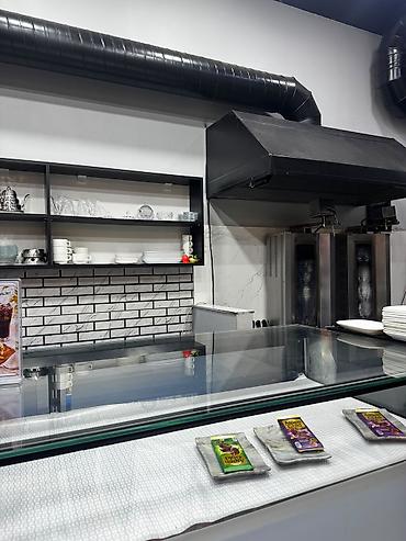 restoran: Elmlər metrosunun və Bakı Dövlət Universitetinin düz yaxınlığında — 9