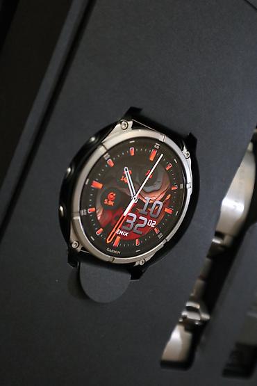 Garmin Fenix 8 AMOLED Sapphire Titanium 47 мм Премиальный комплект в