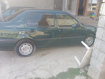 Volkswagen: Volkswagen Vento: 1997 г., Механика, Бензин, Седан
