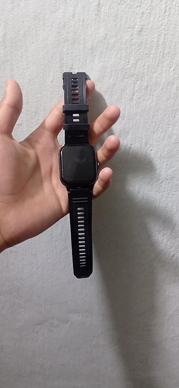 apple watch 4 бишкек: Смарт-часы с прямоугольным сенсорным дисплеем и черным спортивным — 1