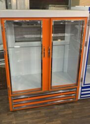 Промышленные морозильники: İki qapılı şüşə vitrin soyuducu - Ön hissəsi tam şüşəli vitrin –