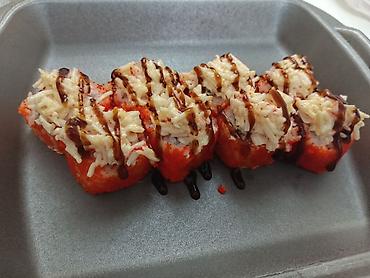 Готовые блюда, кулинария: Сеты роллов и суши - Классические и запечённые роллы: с лососем — 1