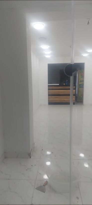 kohnə mebellər: Vitrin ucun mebel şekilde gorunduyu kimi su ucun krantada qoşmaq olur