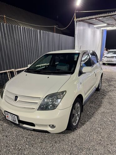 Toyota: Toyota ist: 2003 г., 1.5 л, Автомат, Бензин, Хэтчбэк