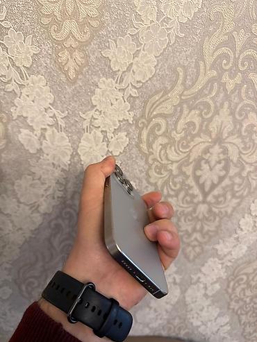 Apple iPhone: IPhone 15 Pro, Natural Titanium, Face ID — 5