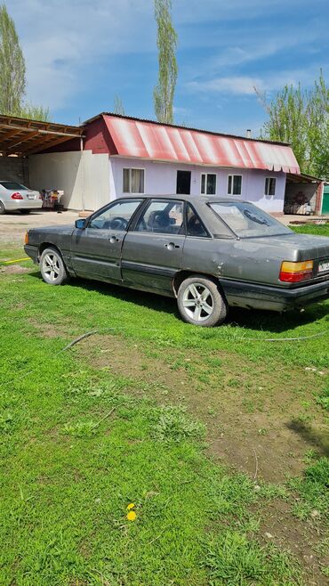 Audi 100: 1985 г., 1.8 л, Механика, Бензин, Седан