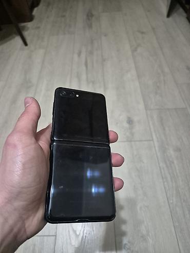 Samsung: Samsung Z Flip, Б/у, 256 ГБ, цвет - Черный, 1 SIM, eSIM — 2