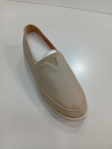 женские кроссовки puma cell: Bej rəngli qadın slip-on ayaqqabı - Minimalist dizayn: tikiş
