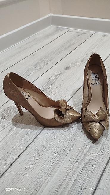 Tuflilər: 95₼ alınıb, az geyilib, 25₼ satılır 
ölçü 37 razmer — 3