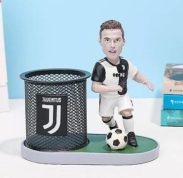 suviner pullar: Futbolcu qələm qabları və suvenir. Boyuk tek Ronaldo keramika 50 — 5