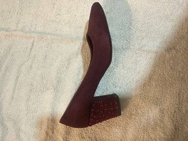 женские кроссовки бишкек инстаграм: Женские туфли, 2 пары. (оба за 800) 1) Rovigo, made in Turkey - Цвет