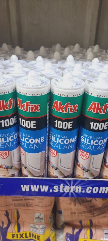 молдинг для стен: Универсальный силиконовый герметик Akfix 100E, предназначенный для