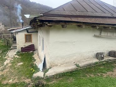 Bağ evlərinin satışı: 🏠 Köhnə ev (tam hazır): 	•	3 otaqlı 	•	2 geniş balkon 	•	Mətbəx, hamam — 8