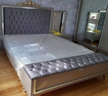 спальня из дерева: Klassik üslubda yataq otağı dəsti - Rəng: boz–gümüş tonlarında