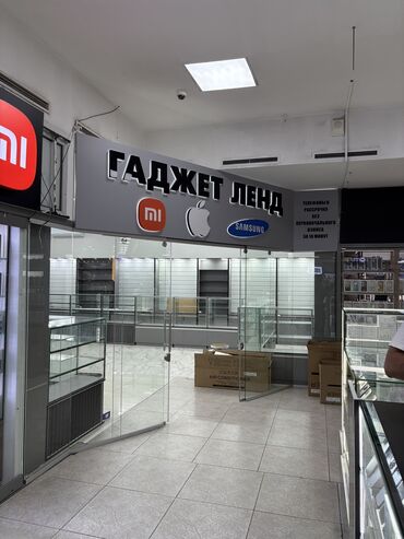 сдаю магазин ош: Сдаю Торговое место, В торговом центре, 70 м² Действующий, С оборудованием, С ремонтом, 1 линия, Кондиционер, Видеонаблюдение и сигнализация