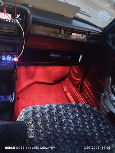 niva satılır: VAZ 2107
ili 1992
rəng qara 
karopka 4 
 mayor 06 
barter var — 6