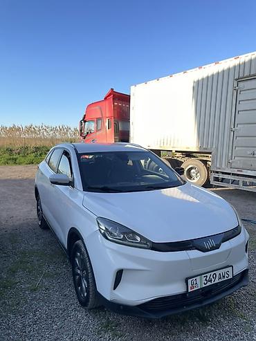 Другой электротранспорт: Электромобиль кроссовер (белый) - Кузов: компактный 5‑дверный — 1