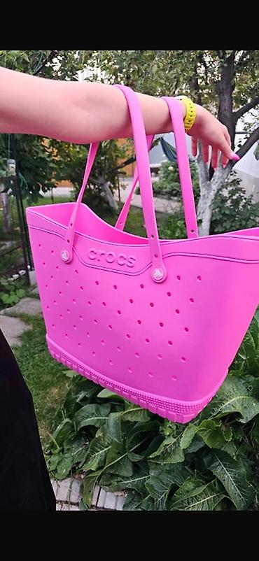 Яркая сумка-тоут из EVA в стиле Crocs, цвет — насыщенный