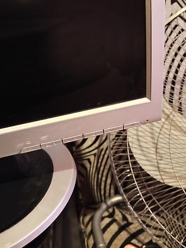 samsung 980: Samsung SyncMaster 713N LCD monitor - Ekran diaqonalı: 17 düym (5:4 — 4