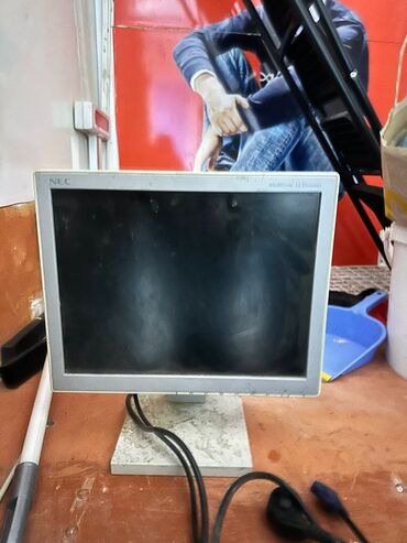 joystick komputer: Manitor tam islekdir Birez tozludur Qiymet 80 azn. Unvan Sumqayit