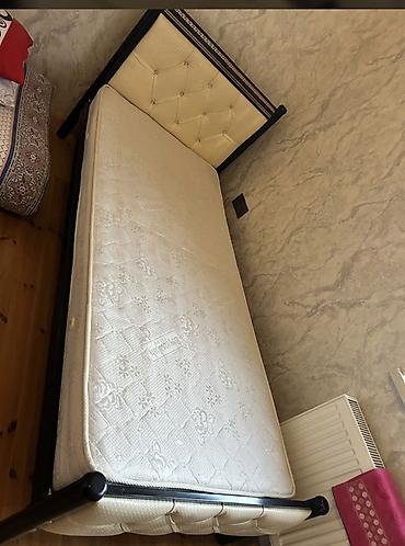 Tək nəfərlik çarpayı və döşək dəsti. Xüsusiyyətlər: - Ölçü: tək