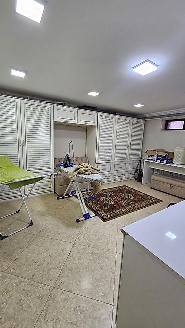 Продажа коттеджей и домов: Классический трехэтажный особняк с дизайнерским двором и богато — 27