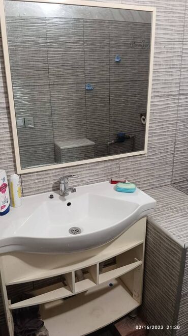 Uzunmüddətli kirayə mənzillər: Binəqədi rayonu,6-cı mkr,5 mərtəbəli binanın,1-ci mərtəbəsində, 2 — 8