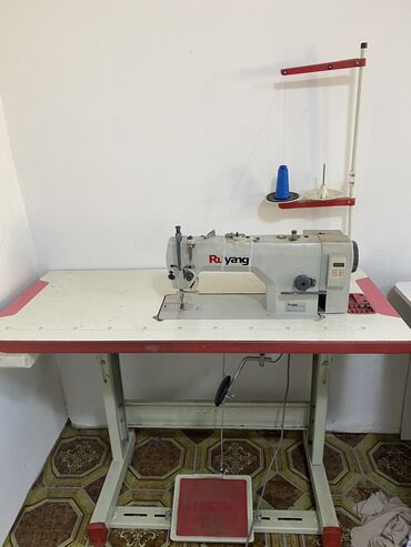петля машинки: Швейная машина Jack, Полуавтомат