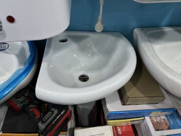 угловые прикроватные тумбочки: Раковина для ванной, Особенности: Глянцевое, Угловая форма, Материал: Керамика