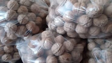 семечки подсолнечника: Свежесобранный грецкий орех