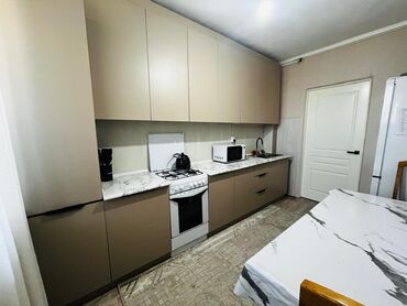 сдаю дом долгосрочно без хозяина: 2 комнаты, 50 м², 4 этаж