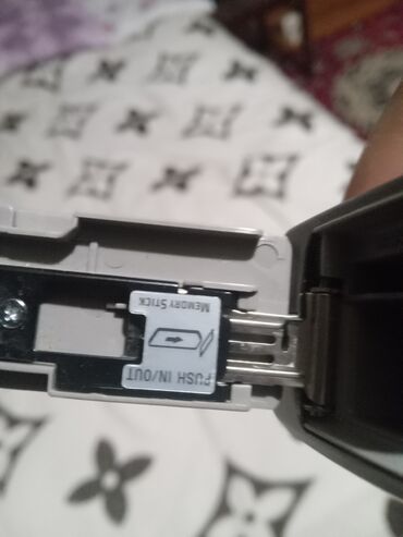 Fotokameralar: Sony Cyber-shot DSC-P10 rəqəmsal fotoaparat Xüsusiyyətlər: - Model — 27