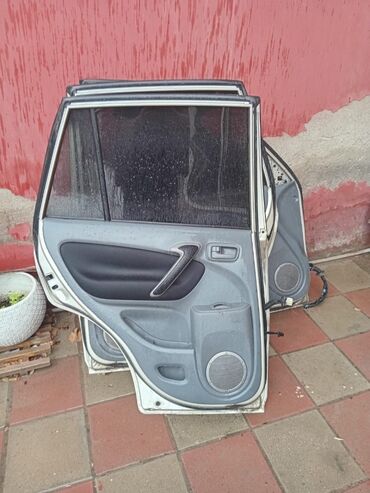 Digər avtomobil ehtiyat hissələri: Toyota Rav 4 ili 2000
Usden cixma orginaldir qiymeti munasib olacaq — 11