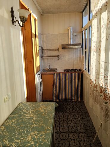 Uzunmüddətli kirayə mənzillər: Pirborun qarşlsndakl binada 5/5 bir otaq ikiyə düzəlib kirayə verilir — 7