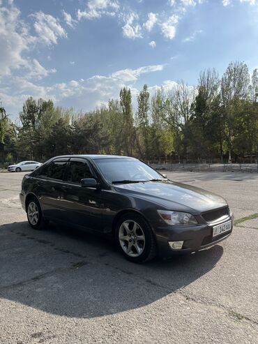 2 куб моно: Lexus IS: 2003 г., 2 л, Механика, Бензин, Седан