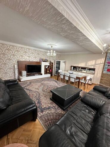 Uzunmüddətli kirayə mənzillər: Əhmədli metrosu,Katvnin arxasında,9 mərtəbənin,9-cu mərtəbəsində,3 — 2