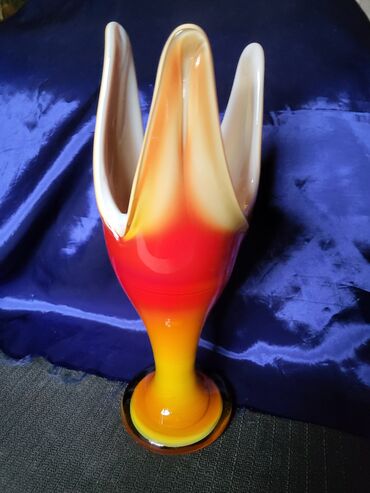 Stare vaze i dekor: Vaza rucni rad Dragan Drobnjak iz 70ih.god. Vaza duvano staklo,bez — 6