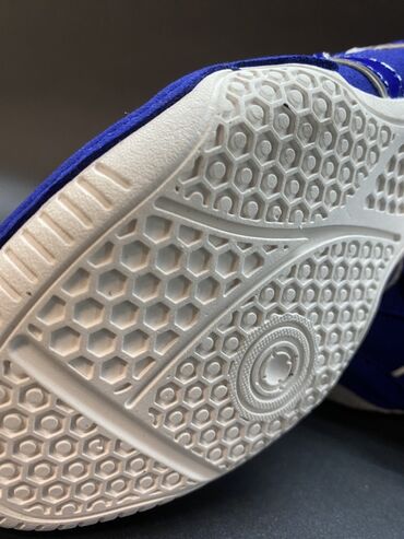 Другое для спорта и отдыха: Борцовки Asics белого цвета с зелеными и золотыми вставками. Высокий — 9