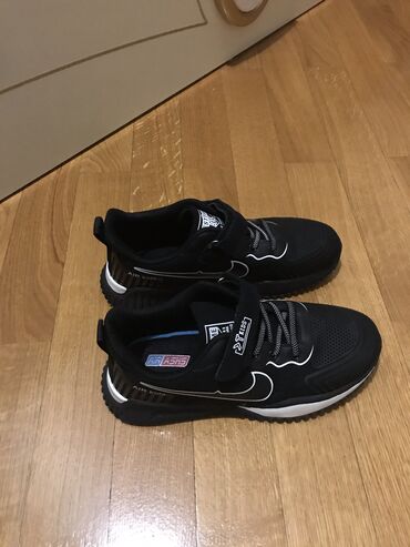 adidas ayaqqabı: Krasovka