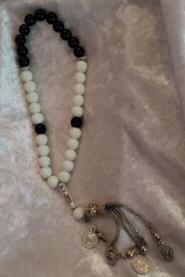 Təsbehlər: Təsbehlər
Qiymetler ferqlidir — 9